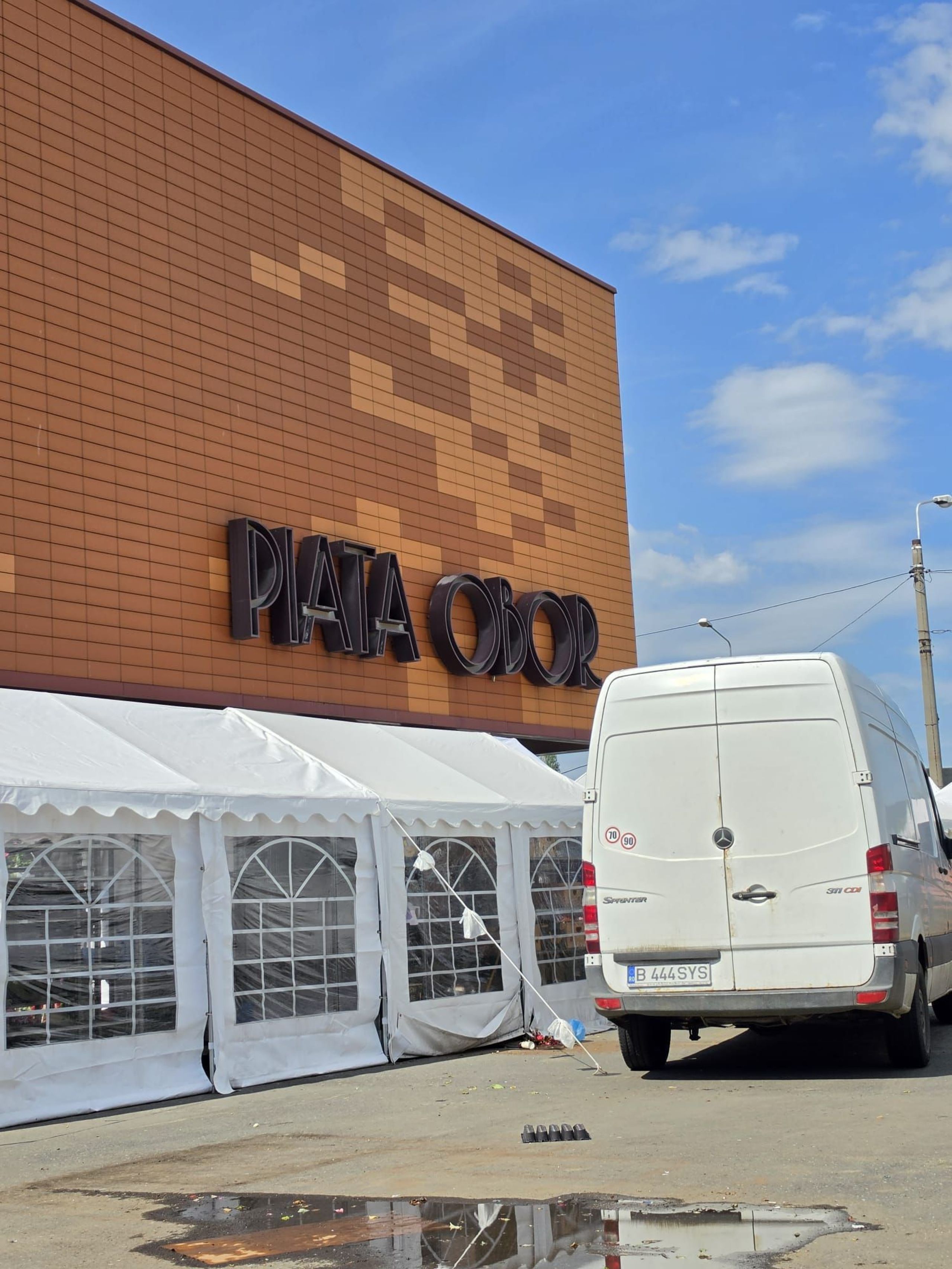 Vand hala mare in Piata Obor